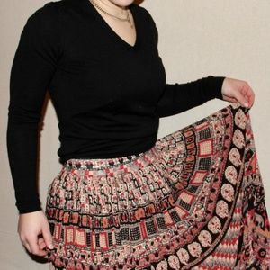 Black cashmere Uniqlo sweater